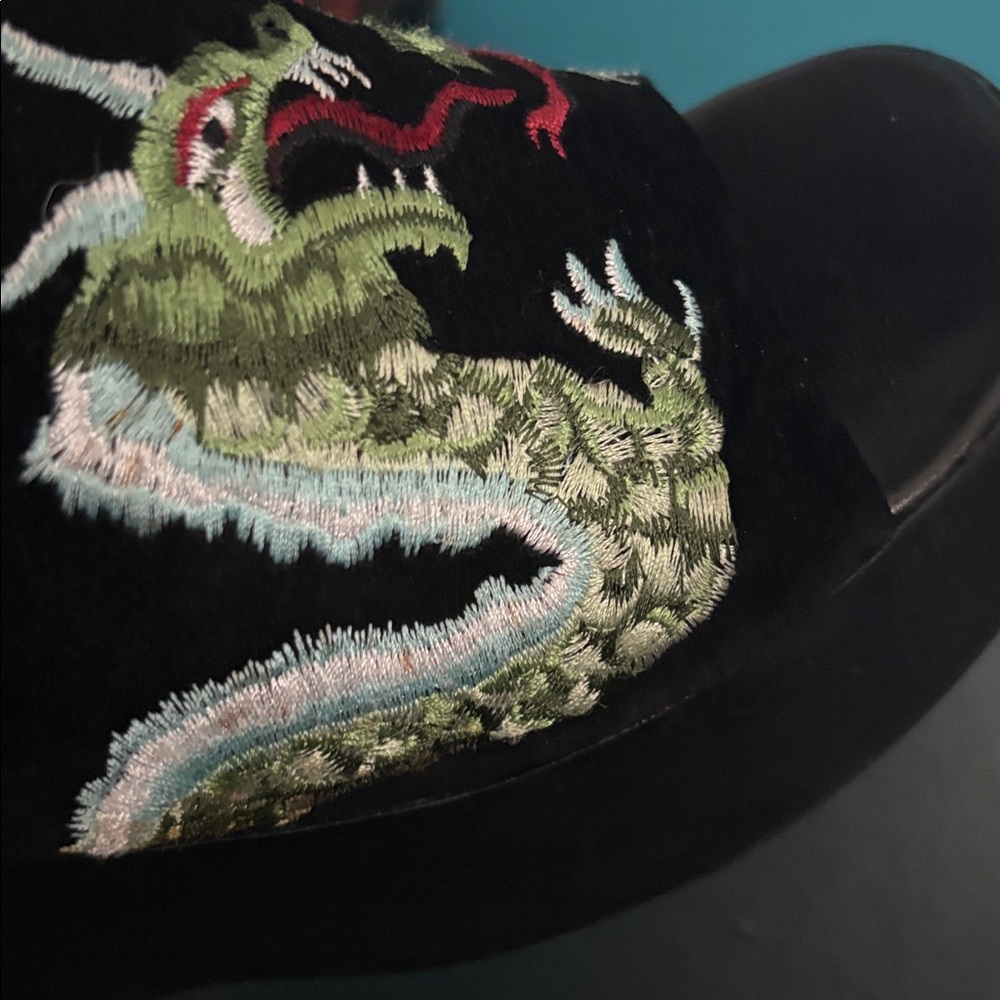 Vintage N.Y.L.A Dragon Embroidery Platforms - Picture 9 of 17